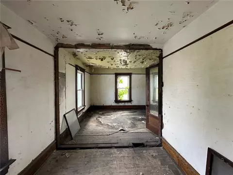 Entry Way - 900-909 Lee Ave, Farrell, PA 16121 photo 4 of 4