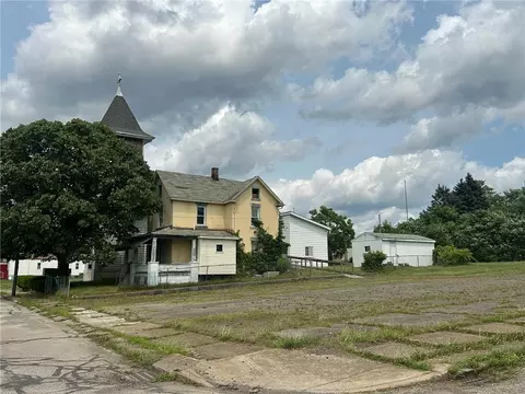 Exterior - 900-909 Lee Ave, Farrell, PA 16121 photo 2 of 4