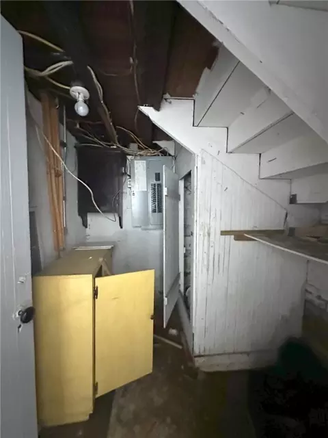 Entry Way - 900-909 Lee Ave, Farrell, PA 16121 photo 1 of 4