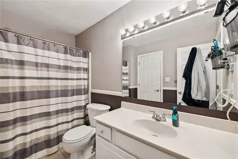 Bath - 560 Adele Dr, Irwin, PA 15642 photo 3 of 5
