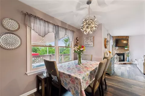 Dining - 560 Adele Dr, Irwin, PA 15642 photo 4 of 5