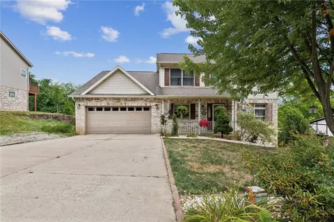560 Adele Dr, Irwin, PA 15642