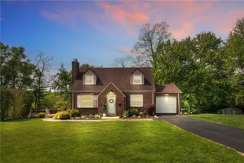 745 Rolling Green Dr, Bethel Park, PA 15102