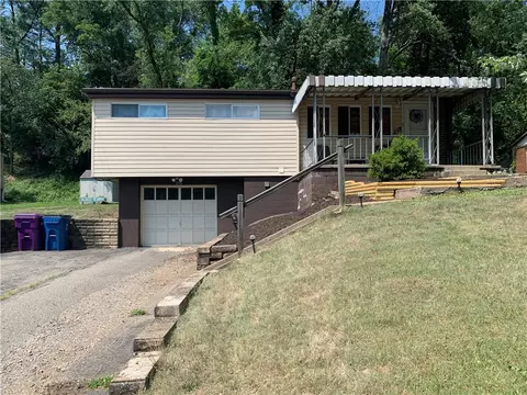 258 Fiesta Dr, Pittsburgh, PA 15239