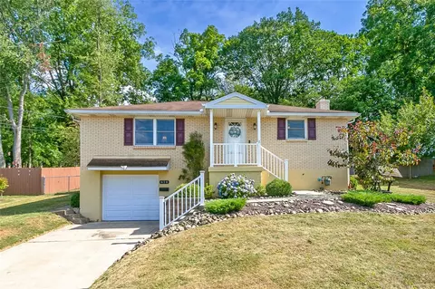 614 Penn Dr, Trafford, PA 15085