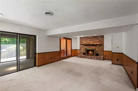 Living - 210 Arner Rd, Freeport, PA 16229 photo 4 of 4