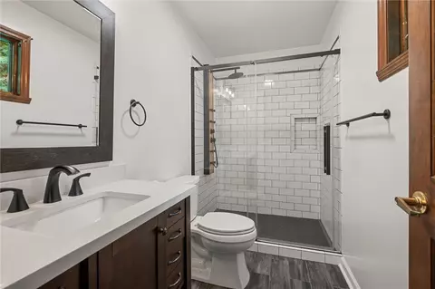 Bath - 210 Arner Rd, Freeport, PA 16229 photo 1 of 4