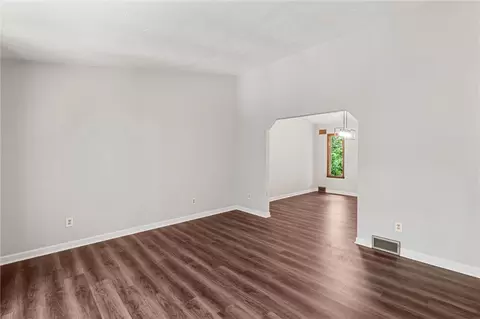 Living - 210 Arner Rd, Freeport, PA 16229 photo 2 of 4