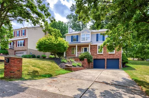 112 Amberwood Ct, Bethel Park, PA 15102
