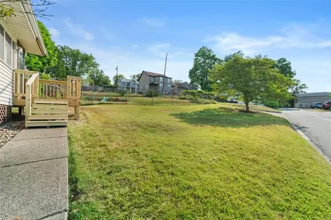 Exterior - 35 Atlantic Ave, Manor, PA 15665 photo 6 of 7