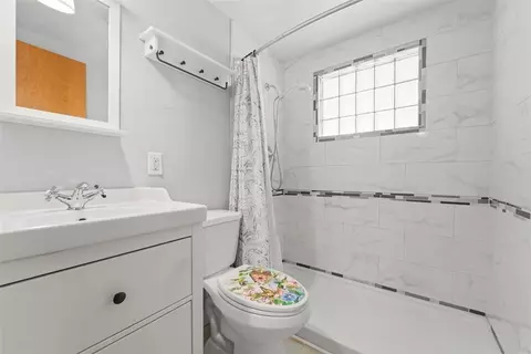 Bath - 35 Atlantic Ave, Manor, PA 15665 photo 2 of 2