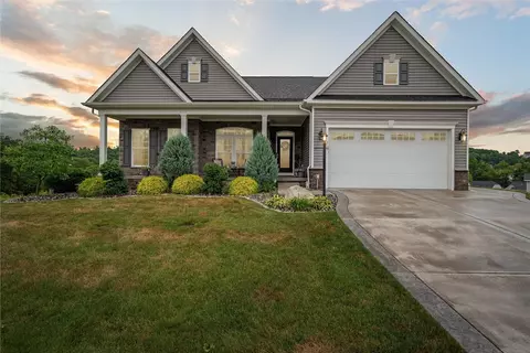 210 Camden Dr, Zelienople, PA 16063