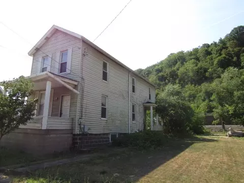 302 1st St, Clairton, PA 15025 photo 2
