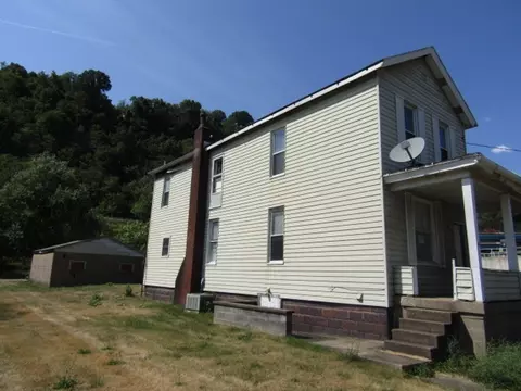 302 1st St, Clairton, PA 15025 photo 3
