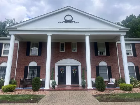 182 Windsor Rdg #53, New Castle, PA 16105