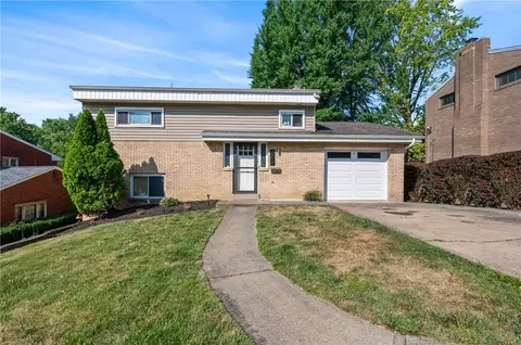 4814 Oakridge Dr, Pittsburgh, PA 15227