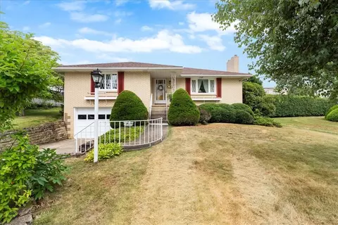 106 Eastern Dr, New Kensington, PA 15068