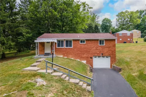 11 E Hillcrest Rd, Eighty Four, PA 15330