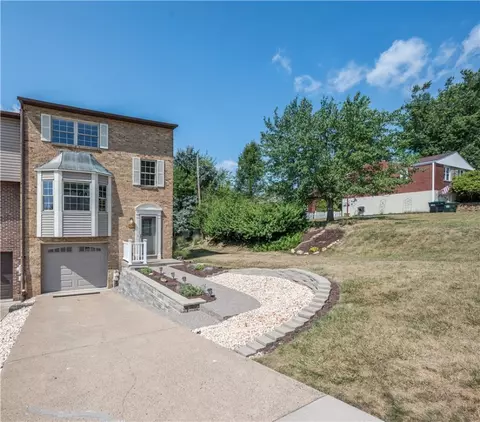 5131 Daube Dr, Pittsburgh, PA 15236