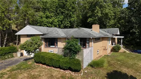 6301 Helen St, South Park, PA 15129