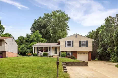 206 Great Smokey Dr, Pittsburgh, PA 15239
