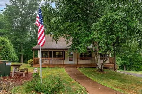 110 Coventry Dr, Butler, PA 16001