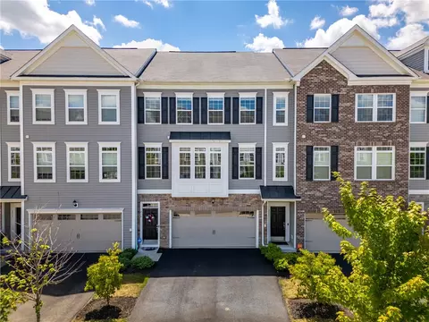 215 Eagle Dr, Cranberry Township, PA 16066