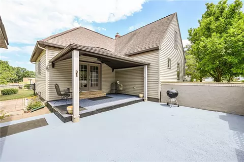 209 Holly Pl, Mount Pleasant, PA 15666 photo 9