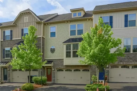 880 Beacon Ln, Pittsburgh, PA 15237