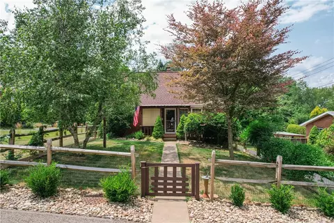 305 Bayberry Dr, Pittsburgh, PA 15237