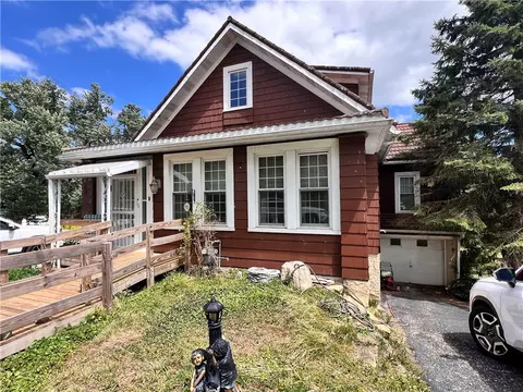 8 Mccarrell Rd, Hickory, PA 15340