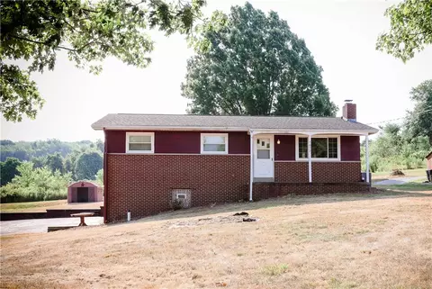 1017 Blair St, Connellsville, PA 15425