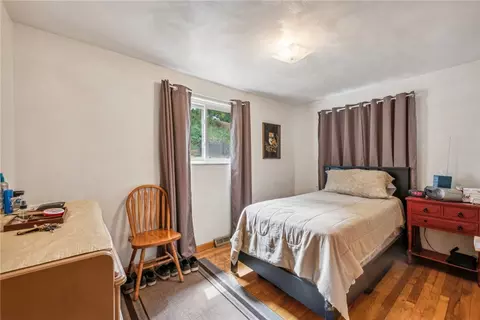 Bedroom - 111 Sheffield Dr, Irwin, PA 15642 photo 5 of 7