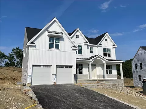 216 Creekside Dr, Oakdale, PA 15071