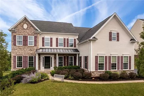3008 Farm View Dr, Mcdonald, PA 15057