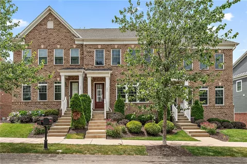 240 Venango Trl, Mars, PA 16046