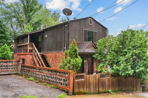 121 Frazier Ave, Mckees Rocks, PA 15136