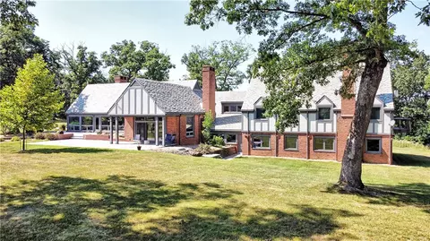 135 Fox Hill Dr, Sewickley, PA 15143
