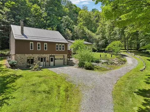 447 Creek Rd, Fredonia, PA 16124