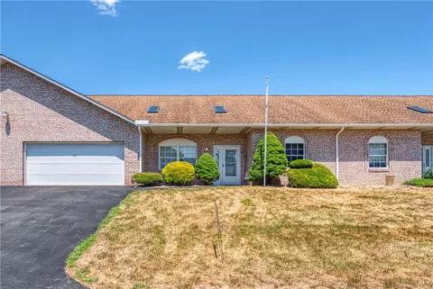 2750 Iowa Dr #22, New Kensington, PA 15068