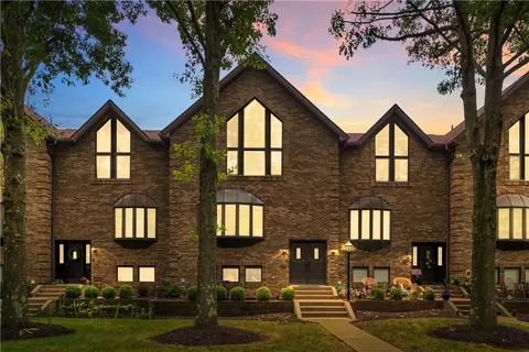 10086 Mansions Dr, Gibsonia, PA 15044