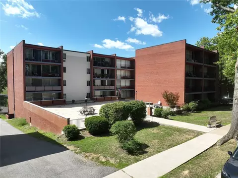 446 Hoodridge Dr #LT -2, Pittsburgh, PA 15234