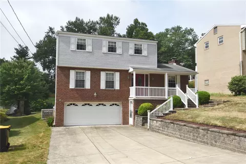 7061 Lawrence Dr, Bethel Park, PA 15102