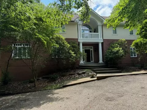 5 Kevin Dr, Sewickley, PA 15143