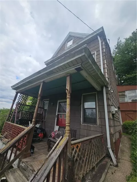 2794 Mount Troy Rd, Pittsburgh, PA 15212