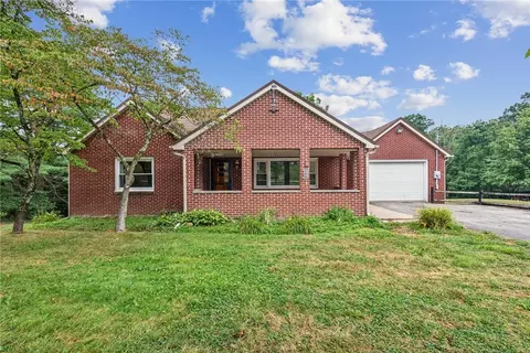 1044 Lux Rd, Jeannette, PA 15644