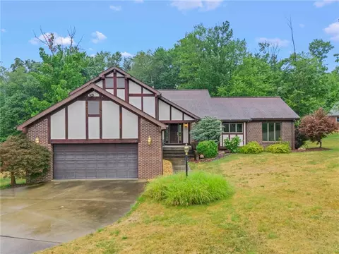 407 Hilltop Ln, Washington, PA 15301
