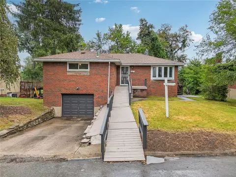 824 Earl St, Clairton, PA 15025
