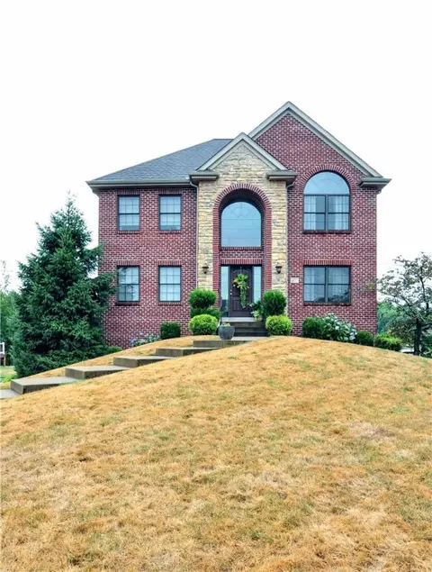 171 Robinson Dr, Pittsburgh, PA 15236