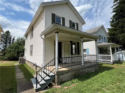 421 E 2nd St, Derry, PA 15627